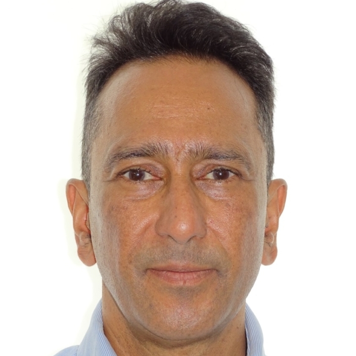Dr Bilal Bhatti, manchester orthodontist, facing towards the camera.